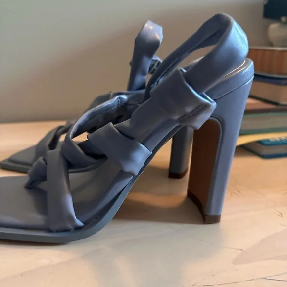 Sandal heel shoes. - Picture 3 of 4